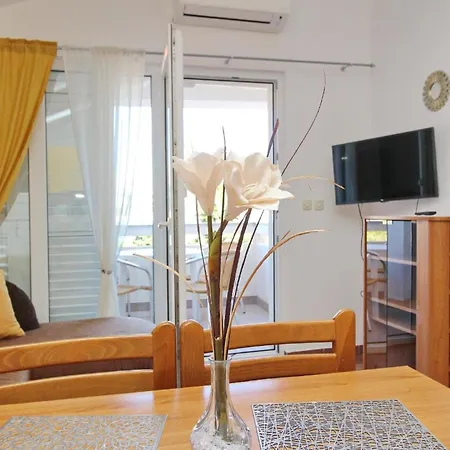 Modern Eingerichtete Fuer 4 Personen Mit Meerblick Apartamento Baška