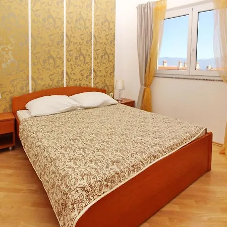 Modern Eingerichtete Fuer 4 Personen Mit Meerblick Baska (Krk)