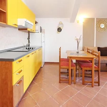 Modern Eingerichtete Fuer 4 Personen Mit Meerblick Apartment *
